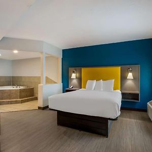 Queen Room Spa Bath Non-Smoking